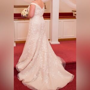 Jacqueline Ferrar Exclusive Wedding Dress